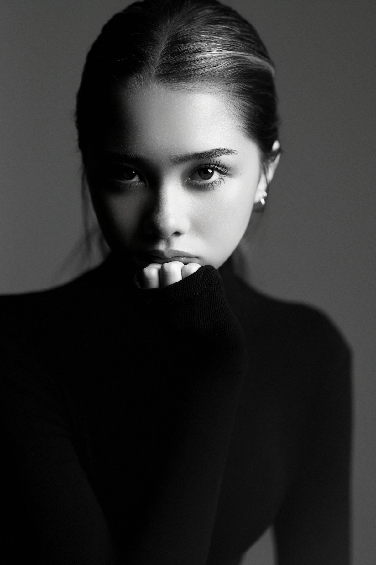 Phoebe Jacobsen, beauty in moody light