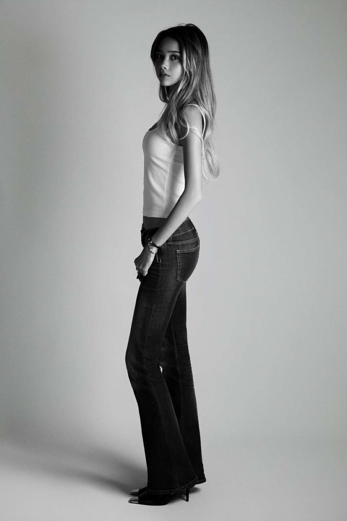 Phoebe Jacobsen, full length, alternate