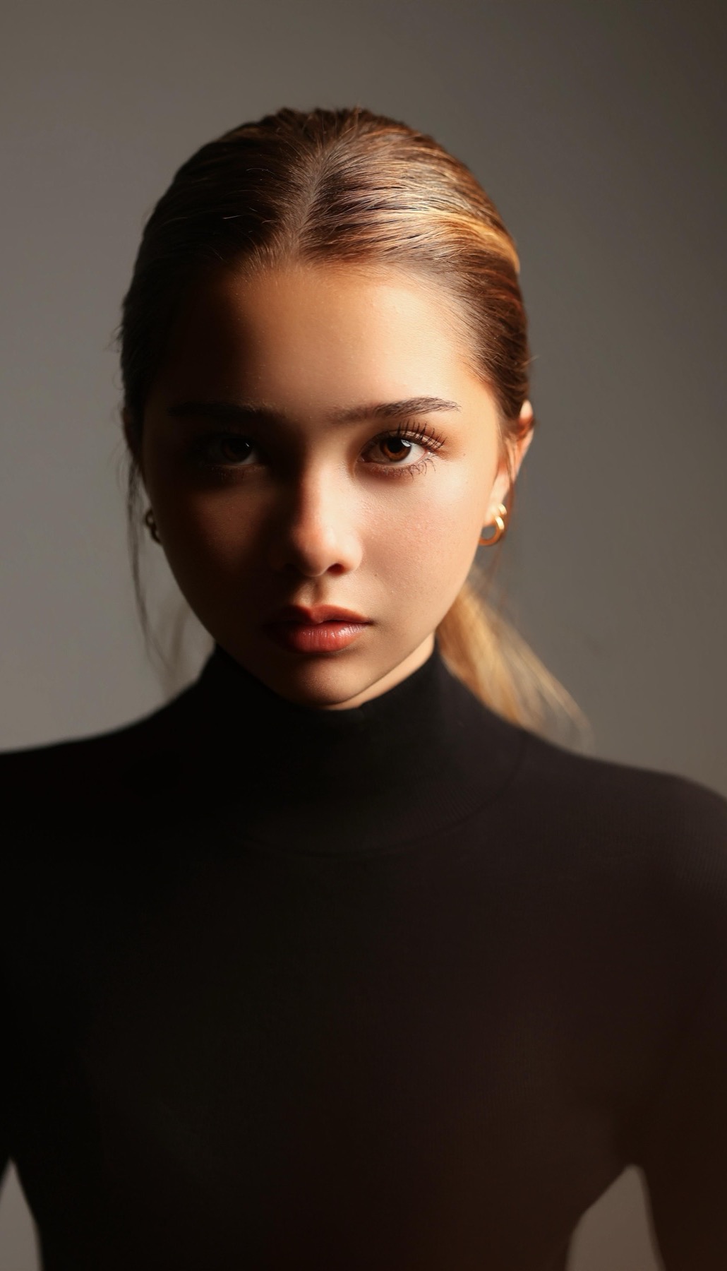 Phoebe Jacobsen studio headshot